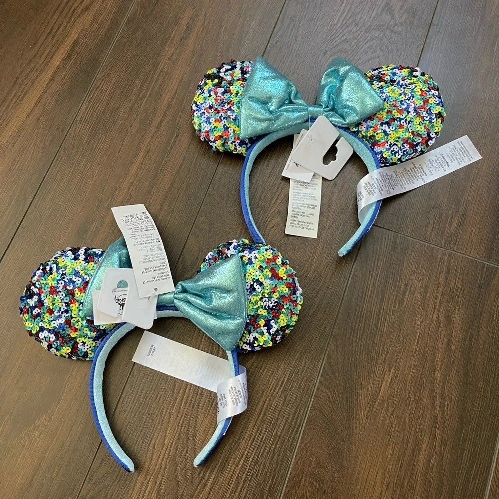 NWT Minnie Mouse ear headband with sequined bow